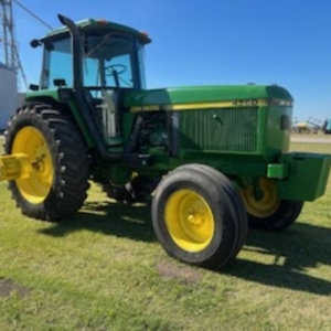1993 John Deere 4560